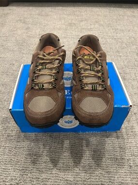 Mt. Emey 9708 - Men's Extrem-Light Athletic Walking Shoes by Apis 10.5 4E Wide